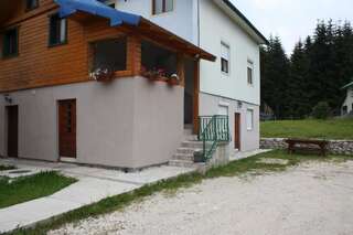 Дома для отпуска Holiday Home Vojinovic Жабляк Двухместный номер с 1 кроватью, вид на парк-1